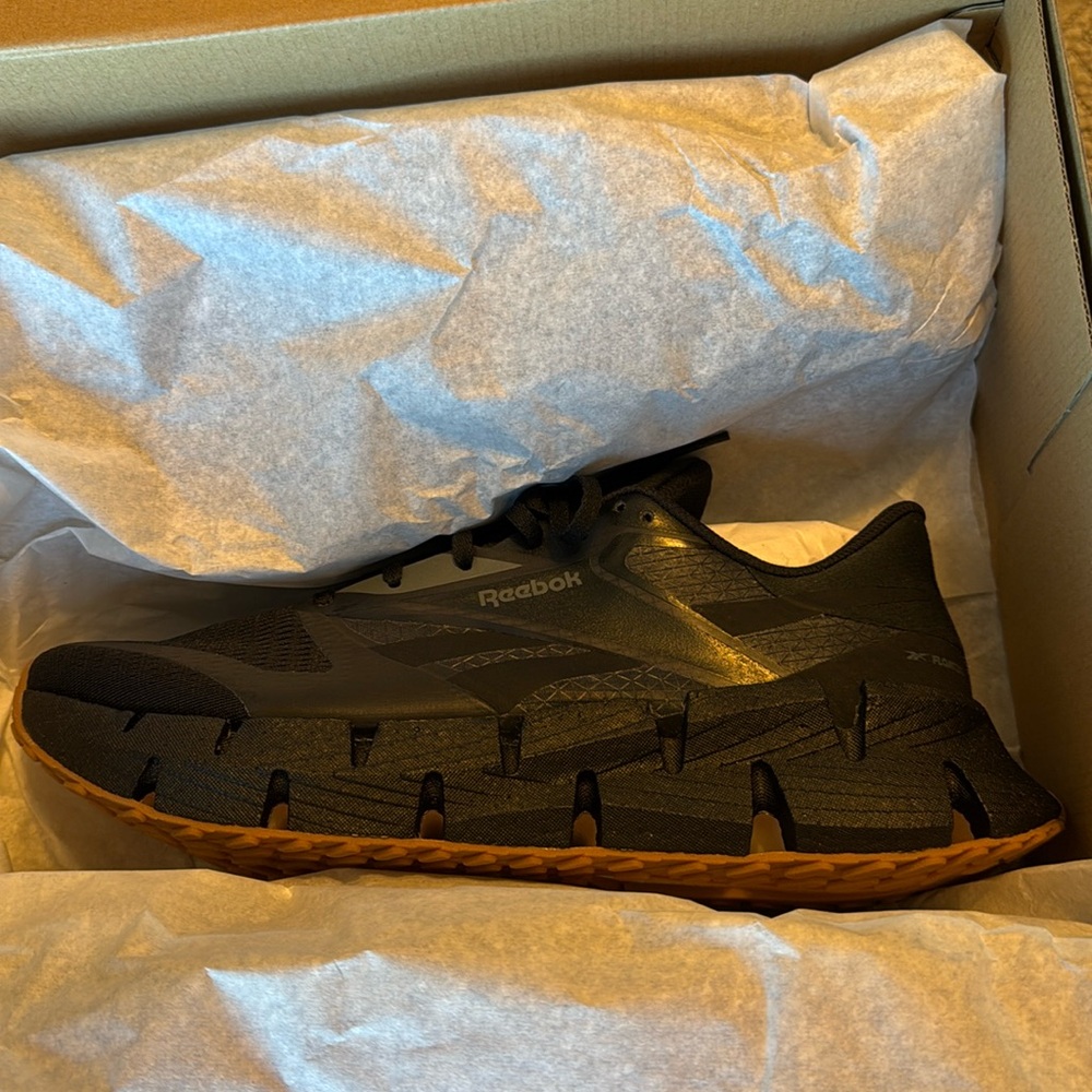 Brand New!!🤩Never worn👌🏽👍🏽 Men’s Reebok Floatzig 1 👟